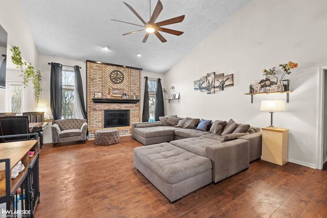 44500 Manitou Drive, Clinton Township, MI 48038