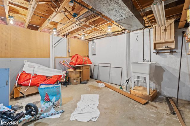 44500 Manitou Drive, Clinton Township, MI 48038