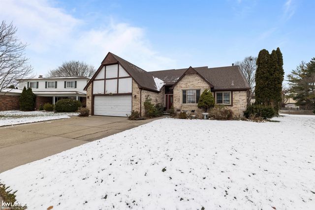 44500 Manitou Drive, Clinton Township, MI 48038