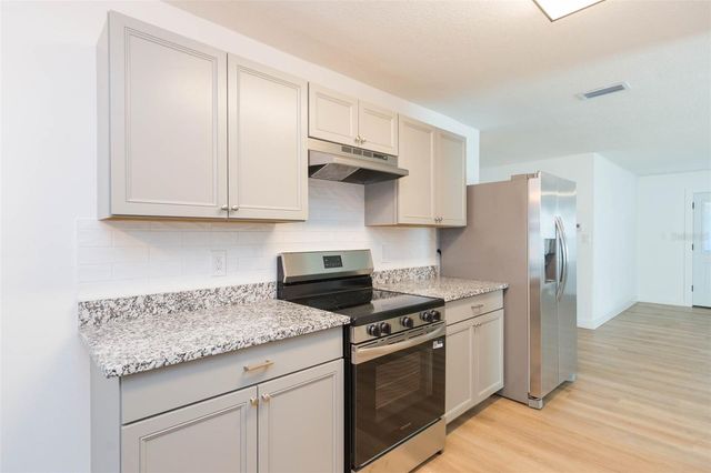 5543 19TH STREET, Zephyrhills, FL 33542