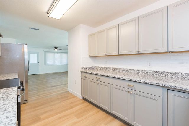 5543 19TH STREET, Zephyrhills, FL 33542