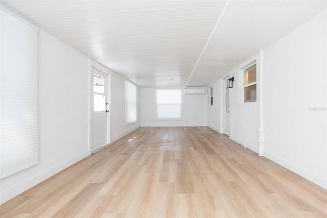 5543 19TH STREET, Zephyrhills, FL 33542