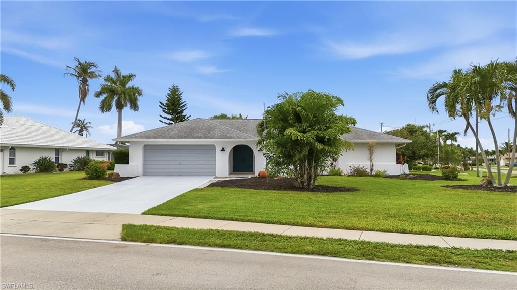 Image 3 of property listing at 4129 Country Club BLVD, Cape Coral, FL 33904