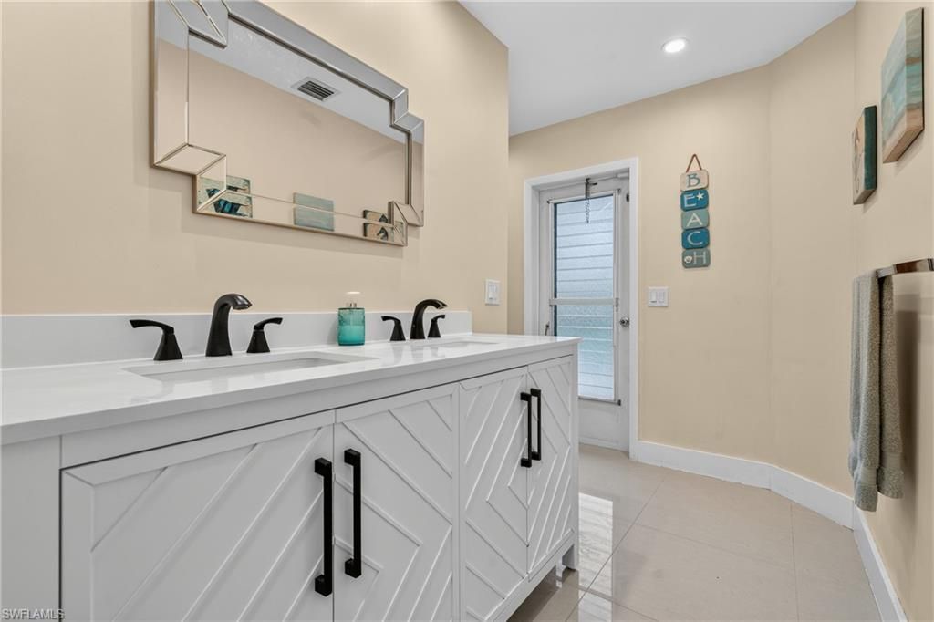 Image 9 of property listing at 4129 Country Club BLVD, Cape Coral, FL 33904
