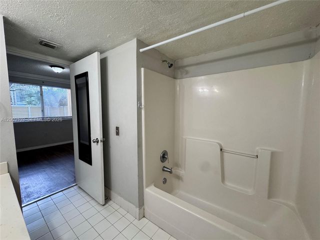 9909 Westwood Drive 16-1, Tamarac, FL 33321