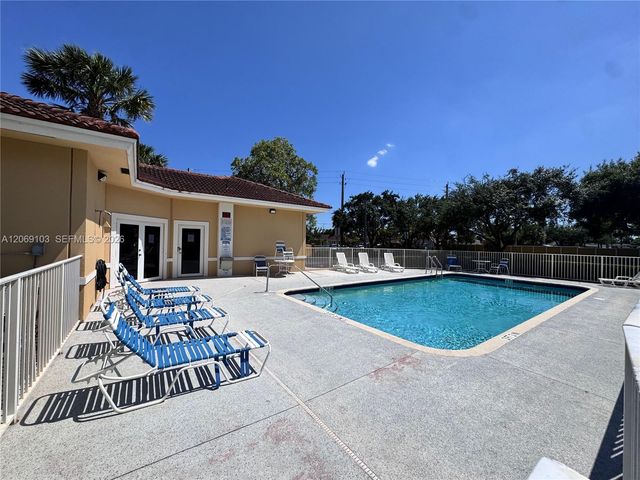 9909 Westwood Drive 16-1, Tamarac, FL 33321