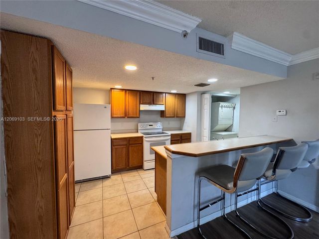 9909 Westwood Drive 16-1, Tamarac, FL 33321