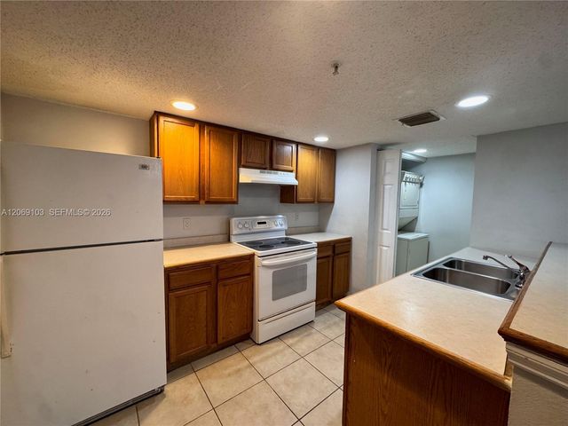 9909 Westwood Drive 16-1, Tamarac, FL 33321