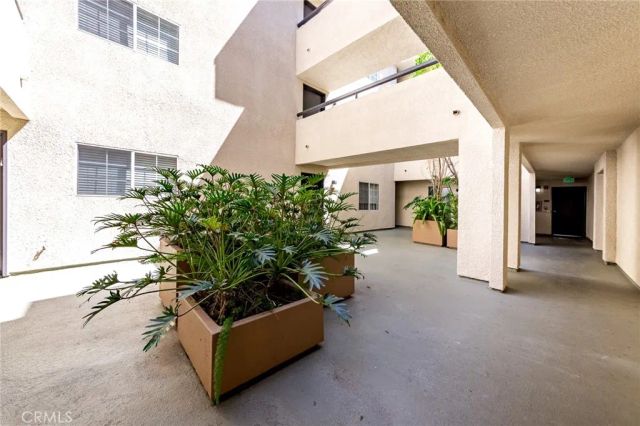5550 Owensmouth Avenue 120, Woodland Hills, CA 91367