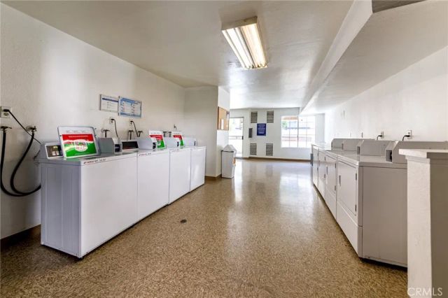 5550 Owensmouth Avenue 120, Woodland Hills, CA 91367