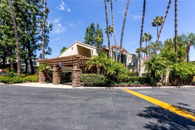 5550 Owensmouth Avenue 120, Woodland Hills, CA 91367