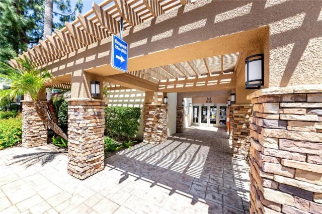 5550 Owensmouth Avenue 120, Woodland Hills, CA 91367