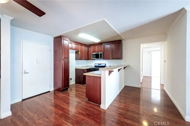 5550 Owensmouth Avenue 120, Woodland Hills, CA 91367
