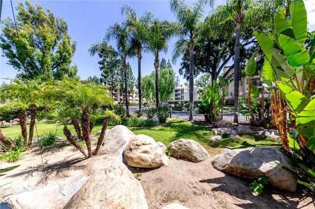 5550 Owensmouth Avenue 120, Woodland Hills, CA 91367