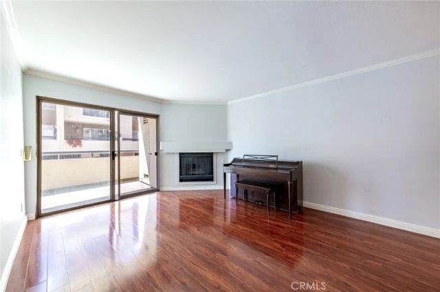 5550 Owensmouth Avenue 120, Woodland Hills, CA 91367