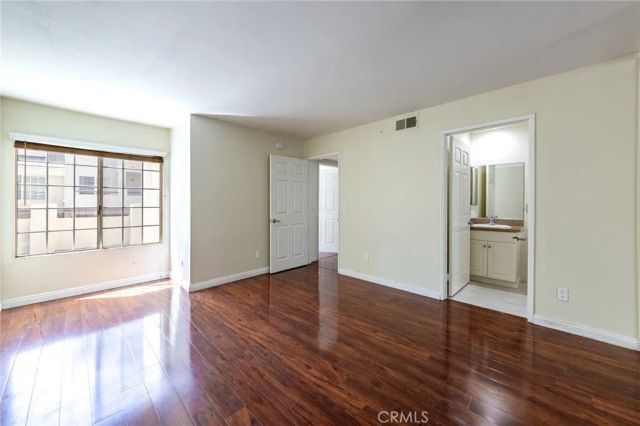 5550 Owensmouth Avenue 120, Woodland Hills, CA 91367