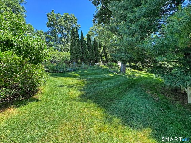 14 Brae Loch Way, Shelton, CT 06484