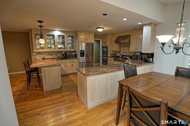 14 Brae Loch Way, Shelton, CT 06484