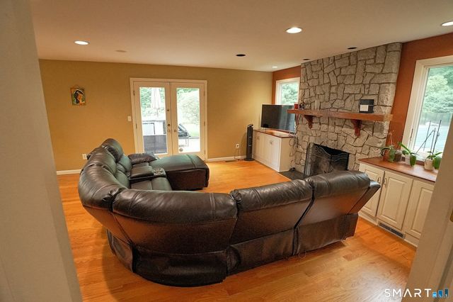 14 Brae Loch Way, Shelton, CT 06484