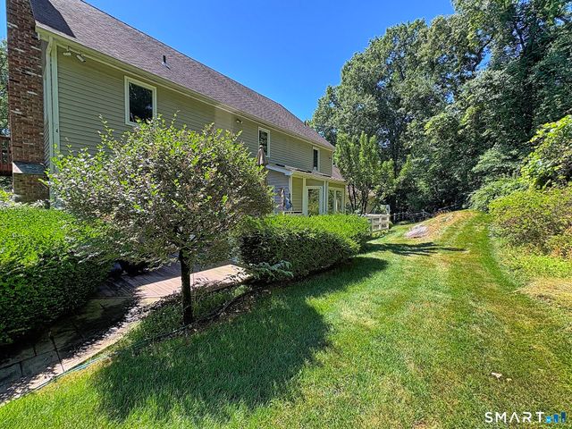 14 Brae Loch Way, Shelton, CT 06484