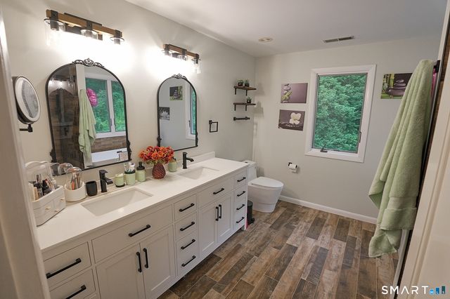 14 Brae Loch Way, Shelton, CT 06484