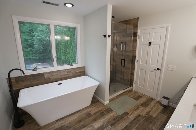 14 Brae Loch Way, Shelton, CT 06484