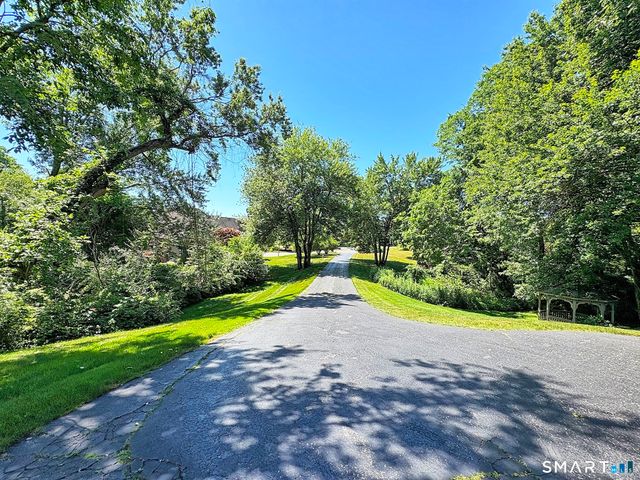 14 Brae Loch Way, Shelton, CT 06484