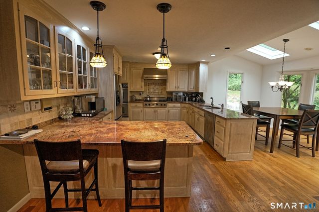 14 Brae Loch Way, Shelton, CT 06484