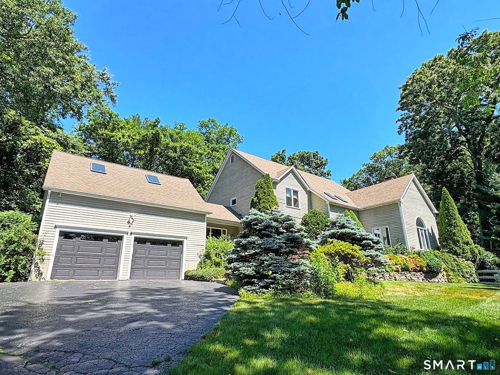 14 Brae Loch Way, Shelton, CT 06484