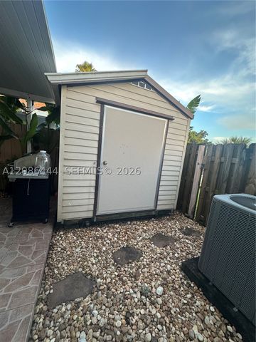 17223 NW 74th Ct, Hialeah, FL 33015