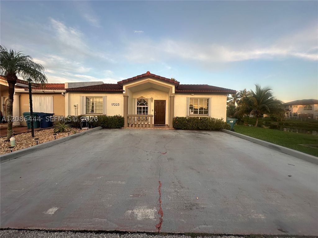 17223 NW 74th Ct, Hialeah, FL 33015