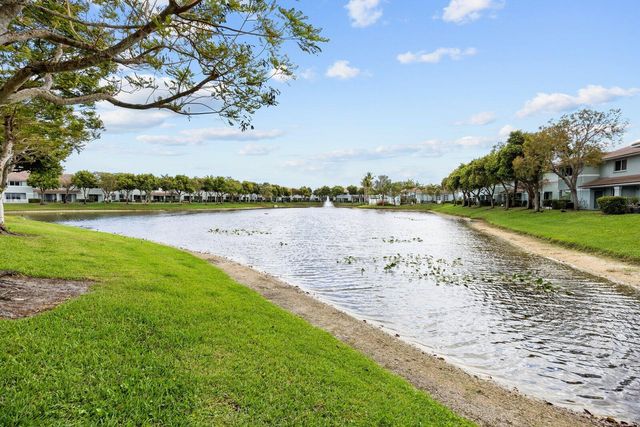 1955 Alamanda Way, Riviera Beach, FL 33404