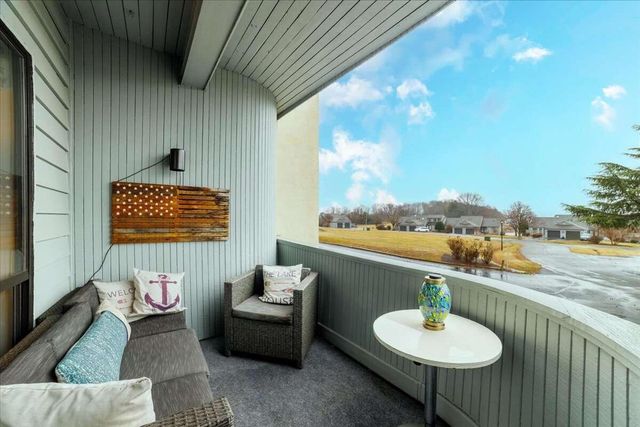 25 Clubhouse Towers Cir Unit 709, Moneta, VA 24121