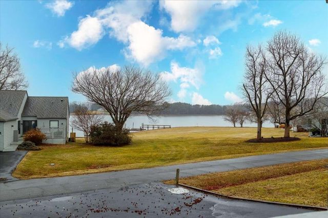 25 Clubhouse Towers Cir Unit 709, Moneta, VA 24121