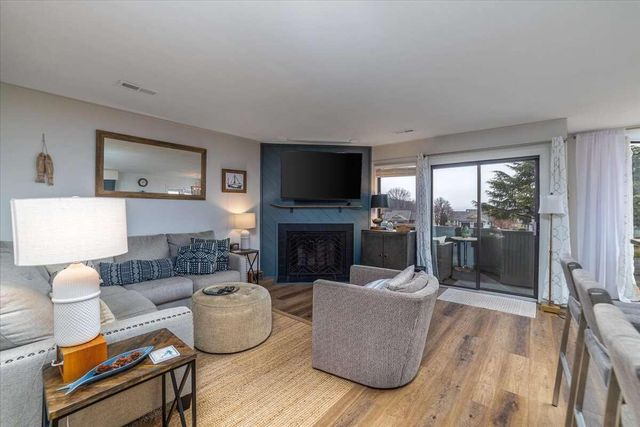 25 Clubhouse Towers Cir Unit 709, Moneta, VA 24121