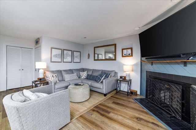 25 Clubhouse Towers Cir Unit 709, Moneta, VA 24121