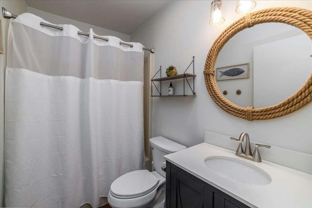 25 Clubhouse Towers Cir Unit 709, Moneta, VA 24121