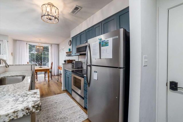 25 Clubhouse Towers Cir Unit 709, Moneta, VA 24121