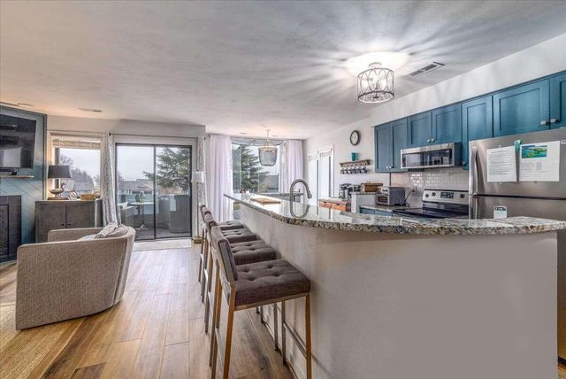 25 Clubhouse Towers Cir Unit 709, Moneta, VA 24121