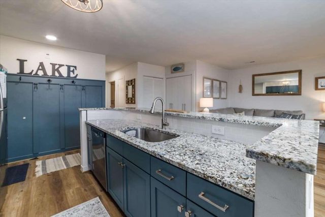 25 Clubhouse Towers Cir Unit 709, Moneta, VA 24121