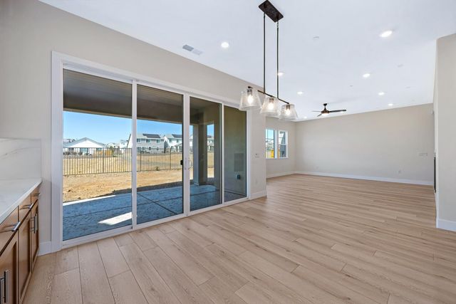 1332 Bear Creek Dr, Rocklin, CA 95765