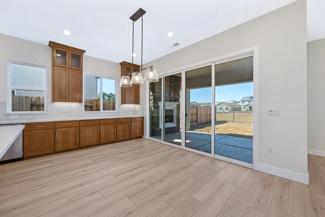 1332 Bear Creek Dr, Rocklin, CA 95765