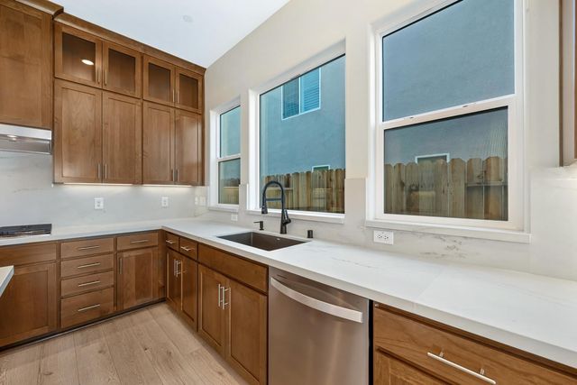 1332 Bear Creek Dr, Rocklin, CA 95765