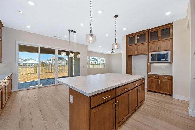 1332 Bear Creek Dr, Rocklin, CA 95765