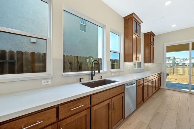 1332 Bear Creek Dr, Rocklin, CA 95765
