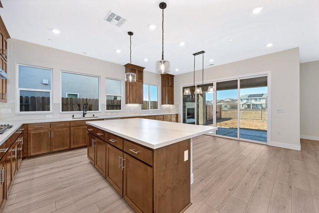 1332 Bear Creek Dr, Rocklin, CA 95765