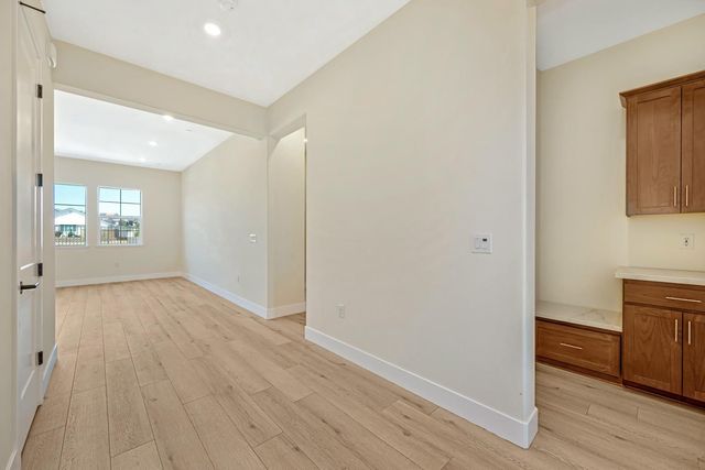 1332 Bear Creek Dr, Rocklin, CA 95765
