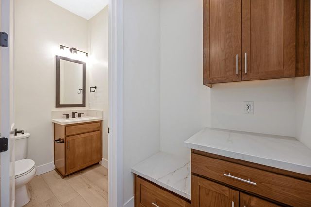 1332 Bear Creek Dr, Rocklin, CA 95765