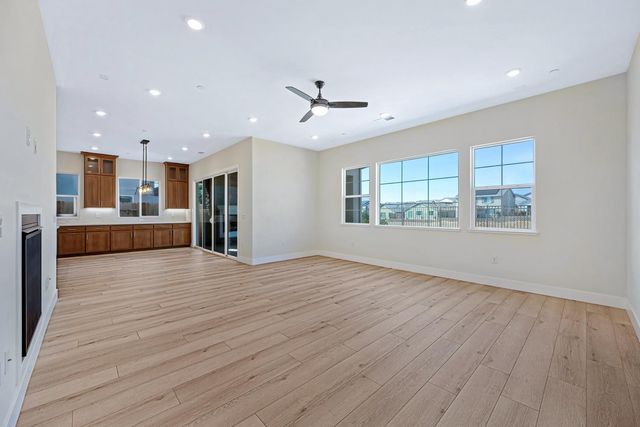1332 Bear Creek Dr, Rocklin, CA 95765