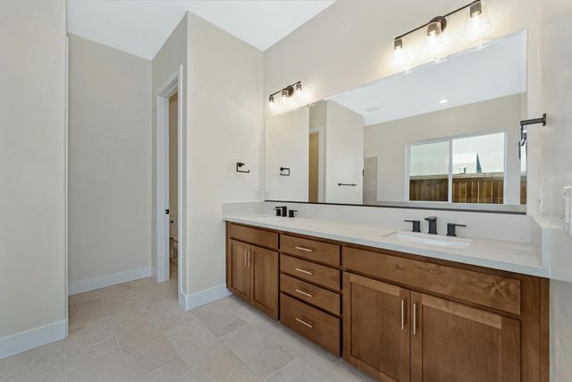 1332 Bear Creek Dr, Rocklin, CA 95765